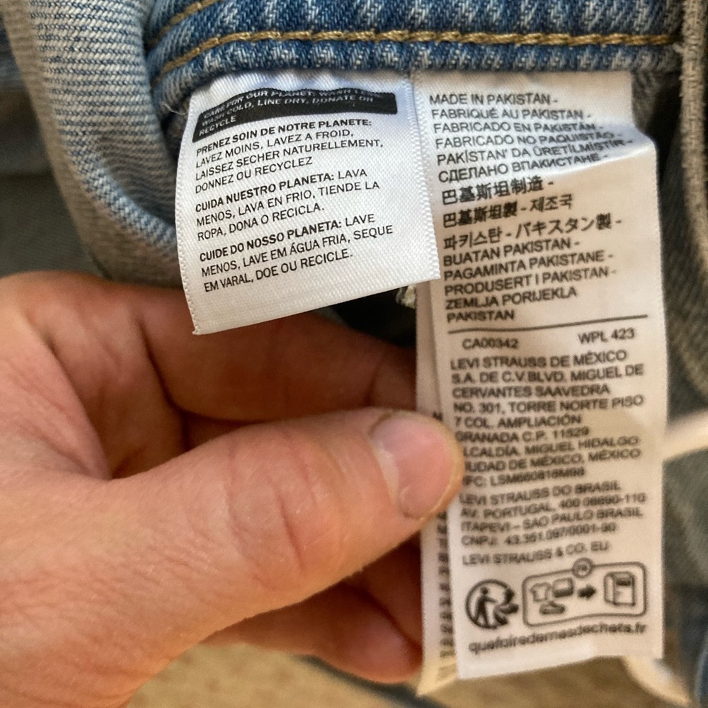 NWT Levi Denim Short tails - Picture 8 of 9